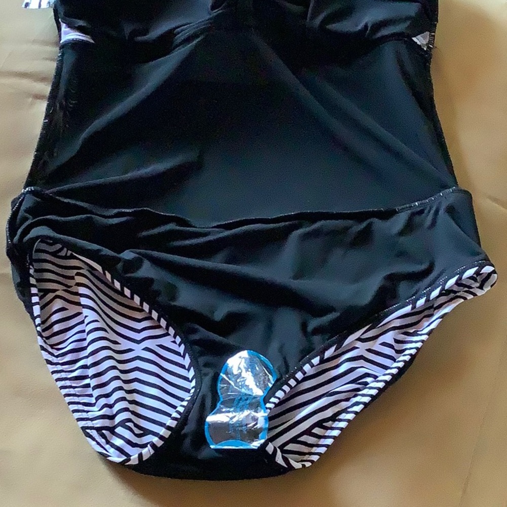 Bathing Suit - Picture 4 of 6